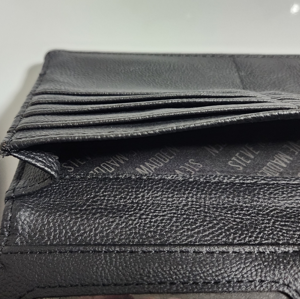 Steve Madden Black, White & Grey Flowered Wallet With Gold Hardware - Picture 7 of 9